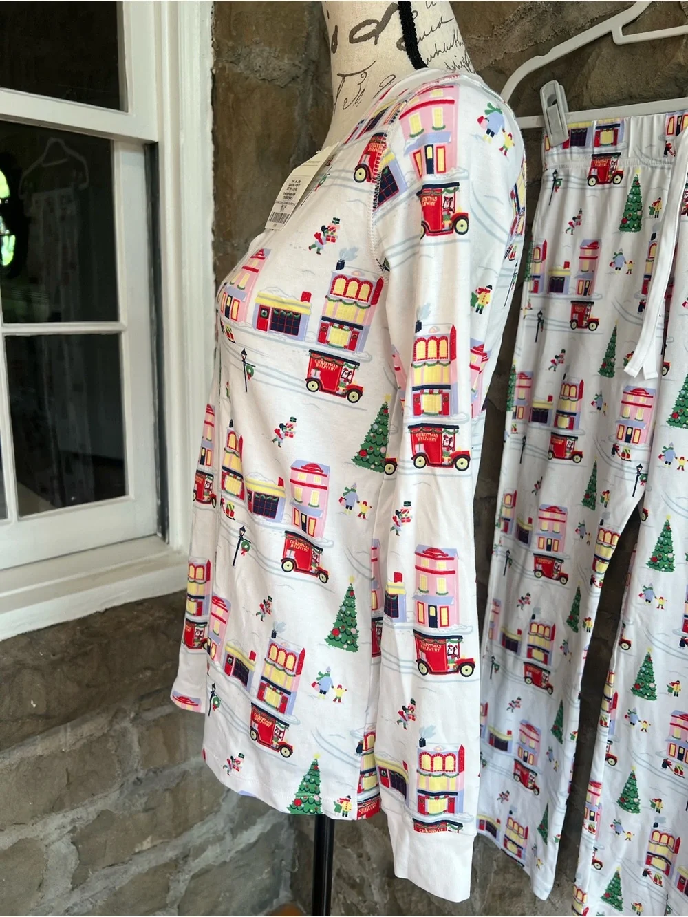 NWT TBBC size XS Coastal Living  Christmas lounge set in Merry Little Main print
